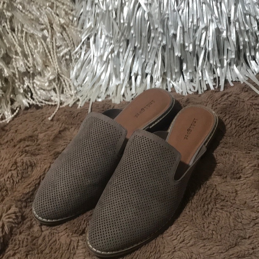 Tans slip on shoes